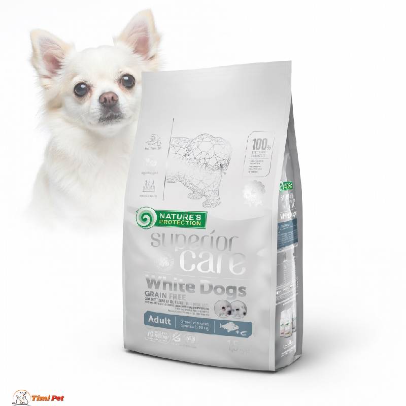 natures-protection-white-dog-white-fish-adult-small-mini Nature’s Protection White Dog White Fish Adult Small-Mini – bela dugodlaka čivava pored pakovanja hrane