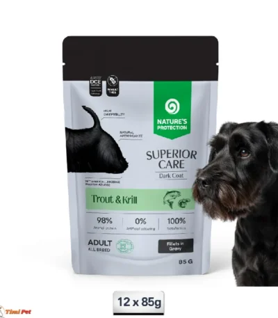 Nature's Protection Superior Care Black Coat Adult sos sa pastrmkom i krilom pored crnog šnaucera
